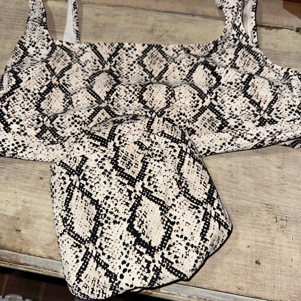 Women’s Plus Size Black and White Snakeskin Bikini